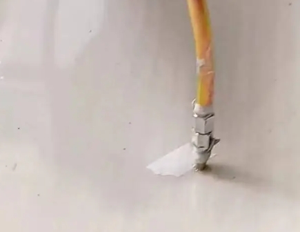 保靖瓷砖空鼓维修公司专业解答在瓷砖铺贴过程中，如果使用的砂料过粗（如全部使用了粗砂），可能会导致以下问题